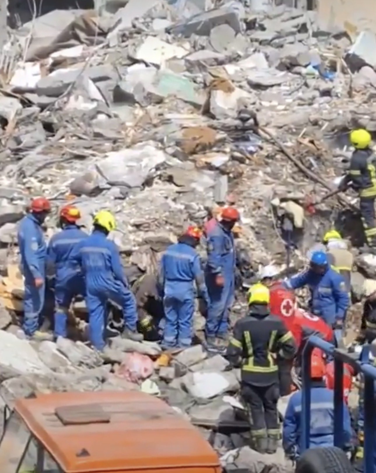 5 dead in Kyiv as rescue operation continues