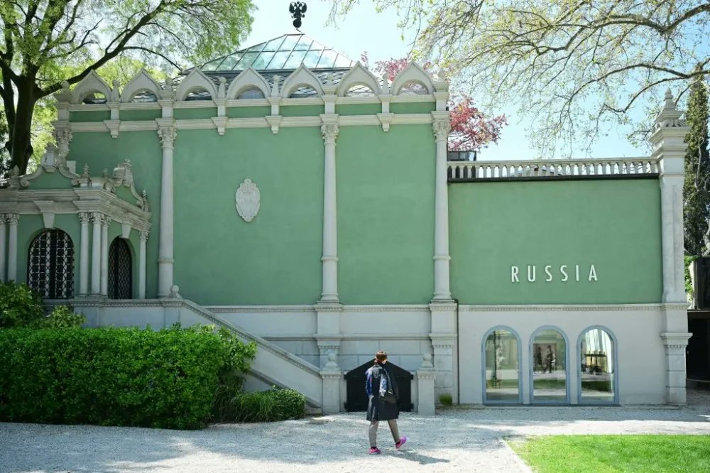 Russian Officials Freely Traveling to Italy Despite Biennale Scandal
