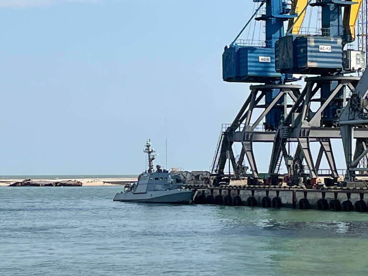 Ukrainian boat captured in Mariupol