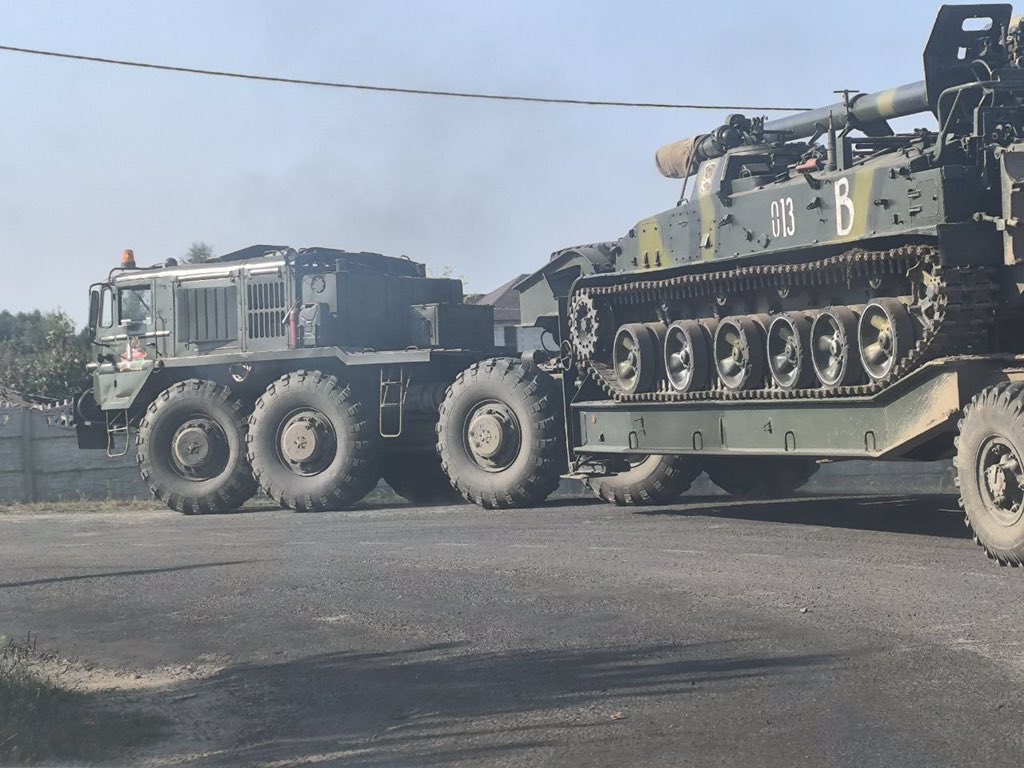 Belarusian 2S5 Giatsynt-S self-propelled guns near Ukraine border
