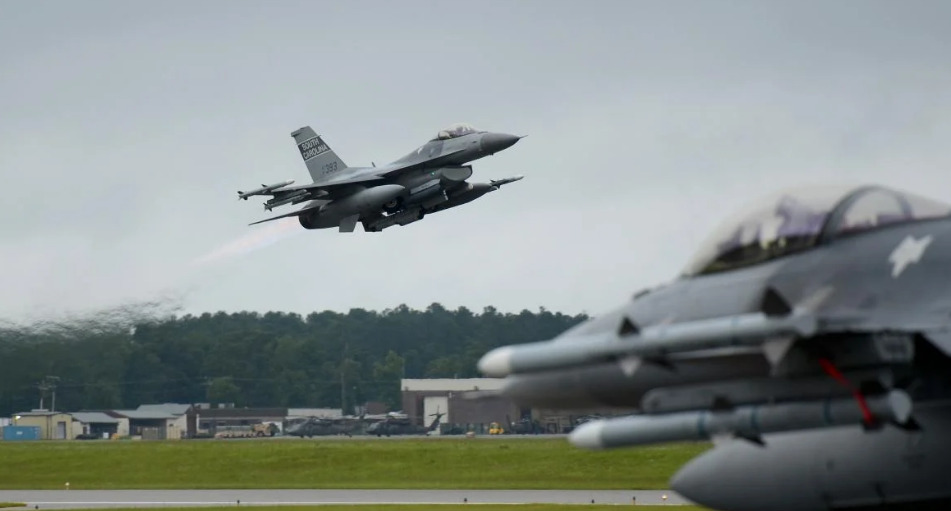 Group of Ukrainian pilots training on F-16s in Romania