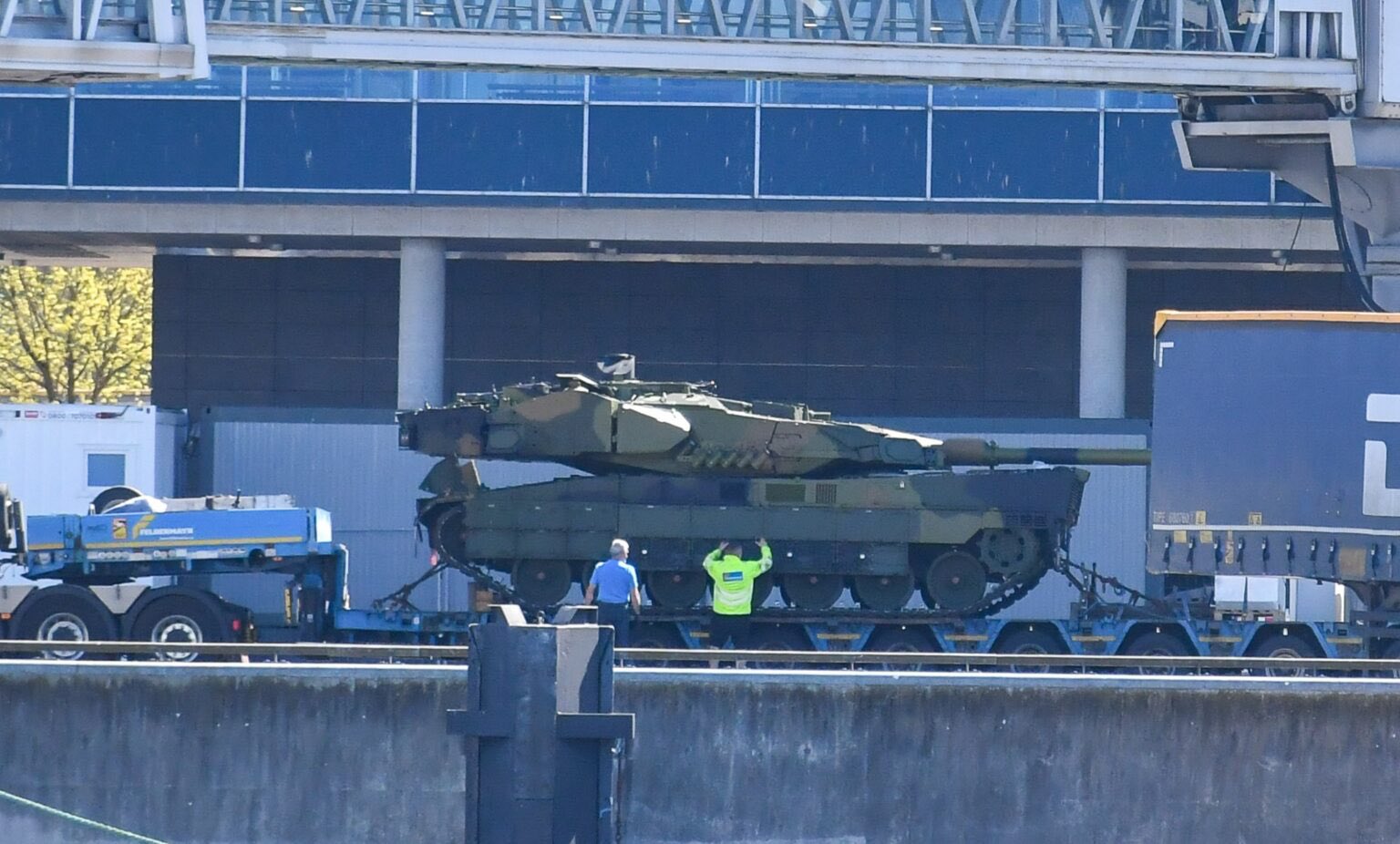First Leopard 2A8 NOR Tanks Shipped from Germany to Norway