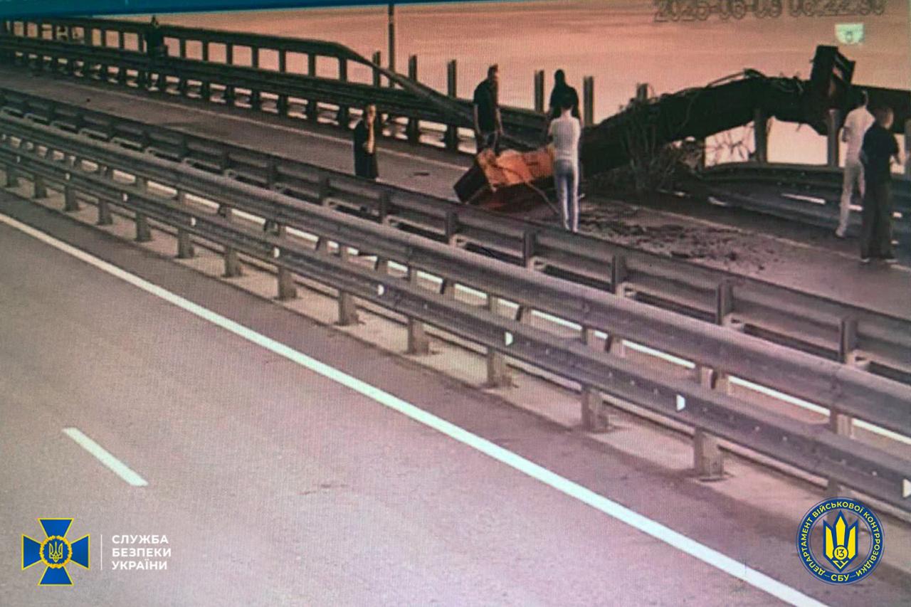 SBU strikes Crimean Bridge piers with explosives