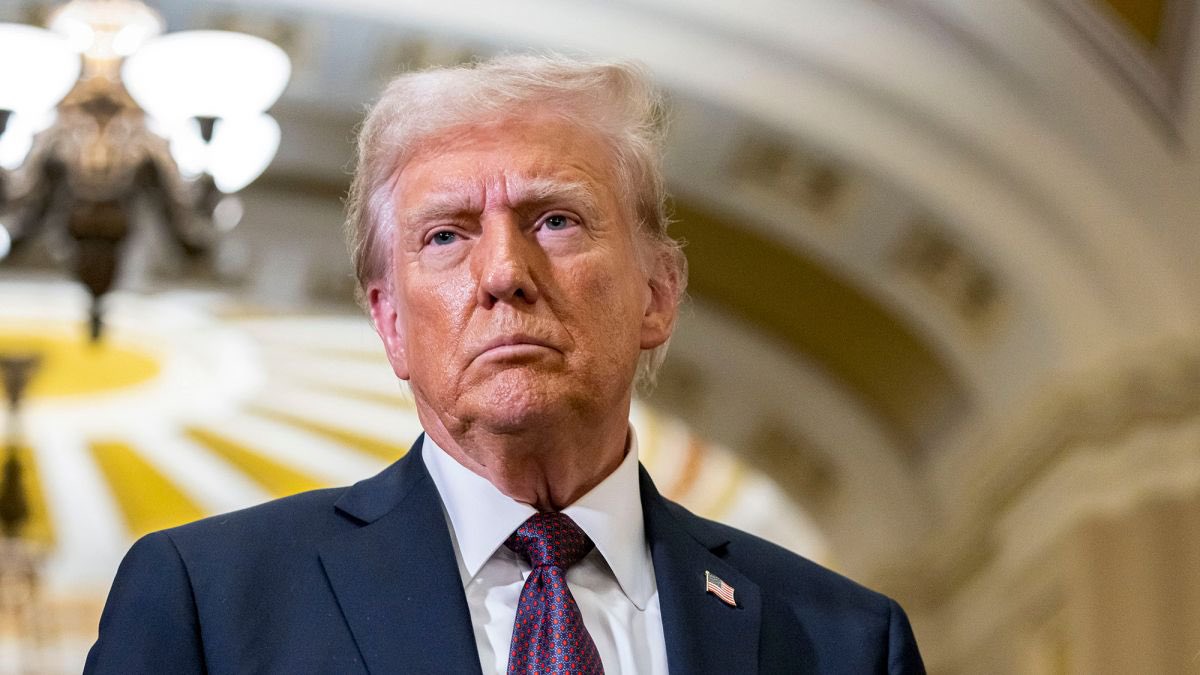 Republicans urge Trump to lift ban on Ukraine military aid and intelligence