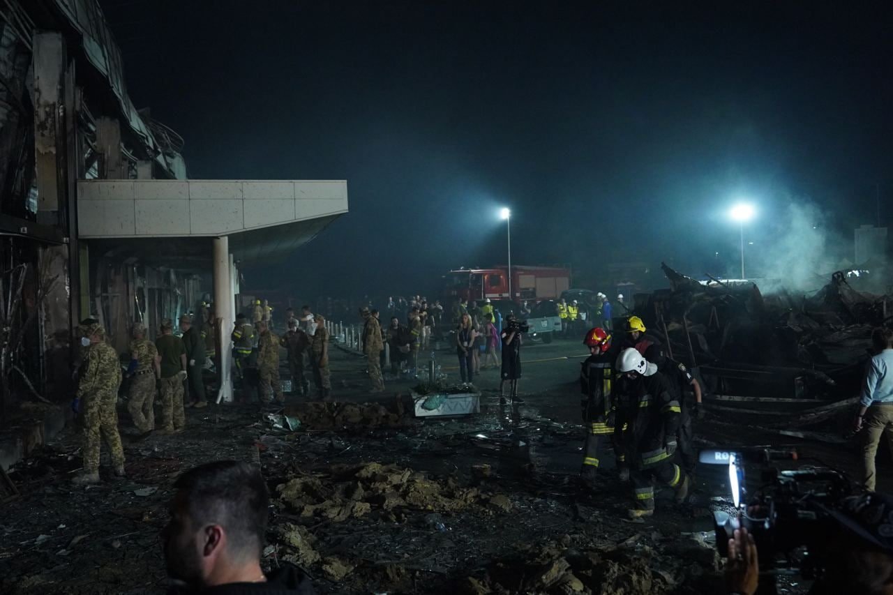 18 morts après bombardement russe sur centre commercial