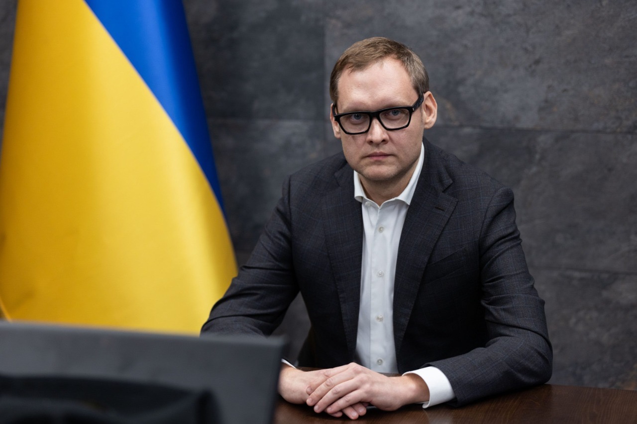 Smirnov Suspected of Taking $100K Bribe