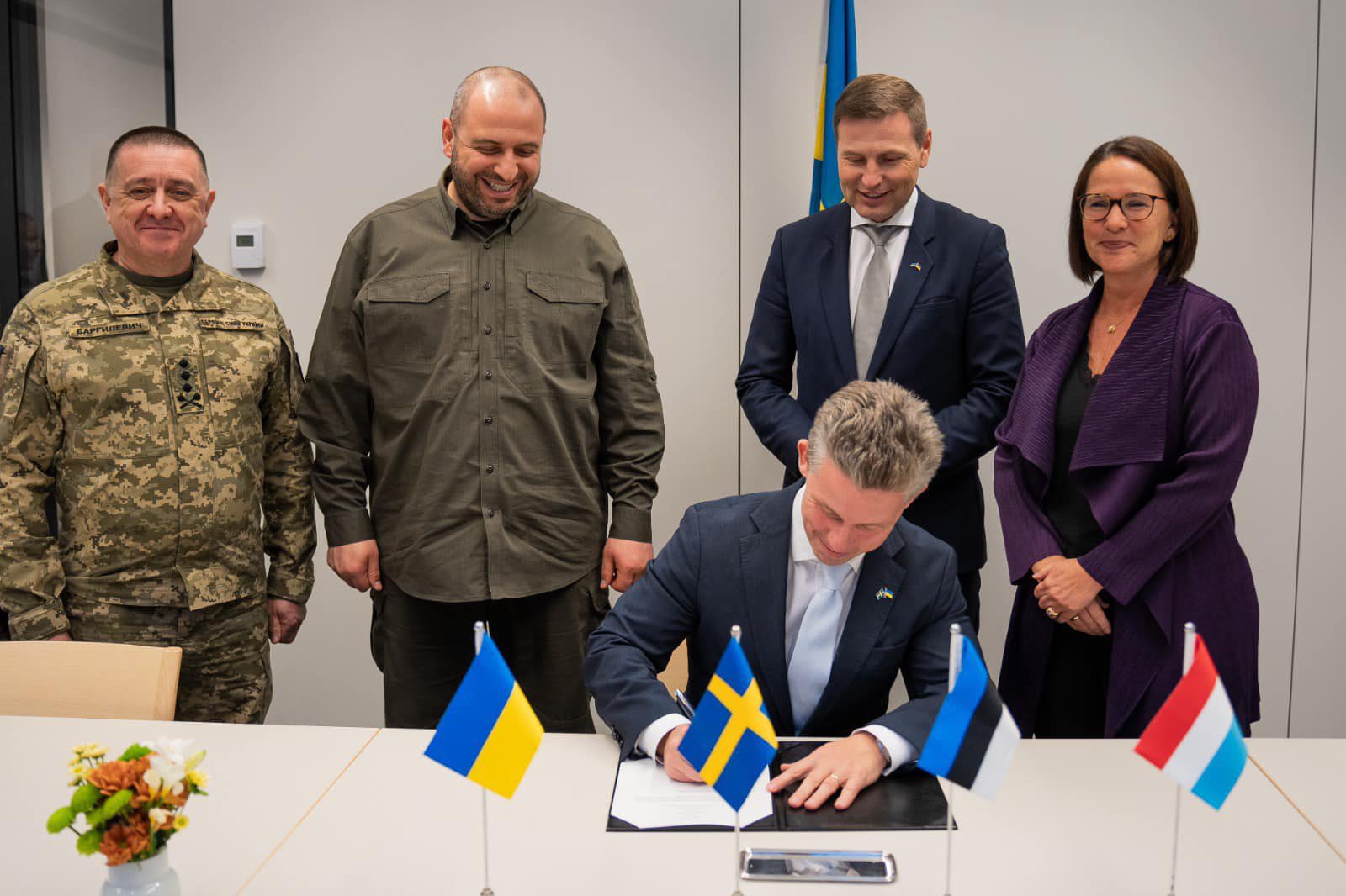 Sweden joins Ukraine’s IT coalition, plans radar aircraft transfer