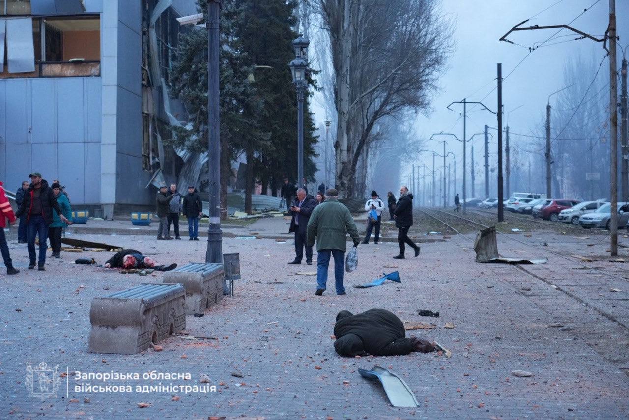Zaporizhzhia: 30 injured after strike, medics and rescuers on site