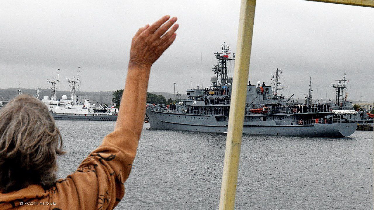 Ukrainian Navy cadets train on ORP Wodnik