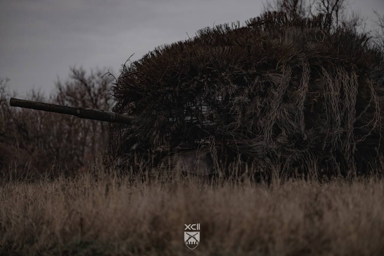 Ukrainian troops capture porcupine T-80BVM tank