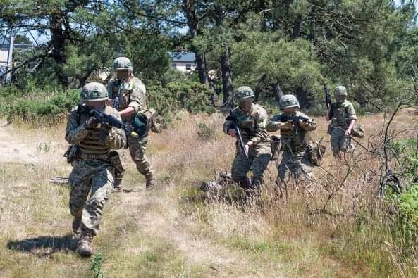 Canadian Armed Forces train Ukrainian warriors during UNIFIER