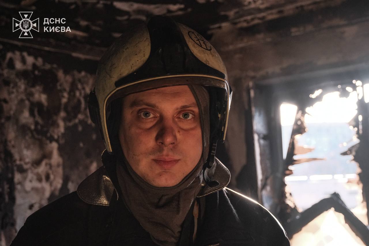 Rescuer loses family in Russian drone strike on his apartment