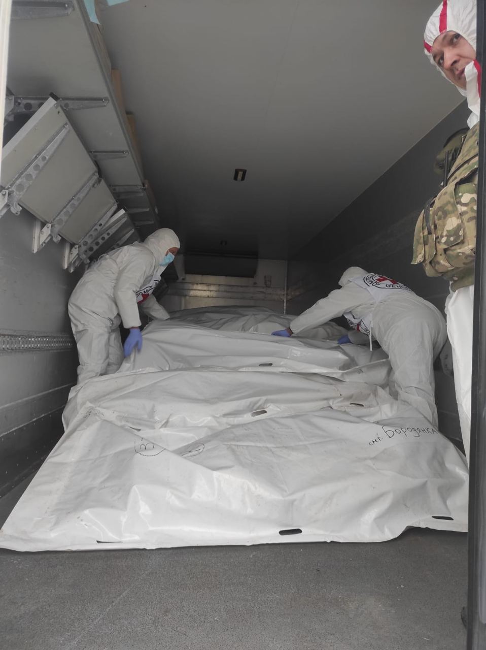 Returning soldiers’ bodies, Russians do not explain death causes