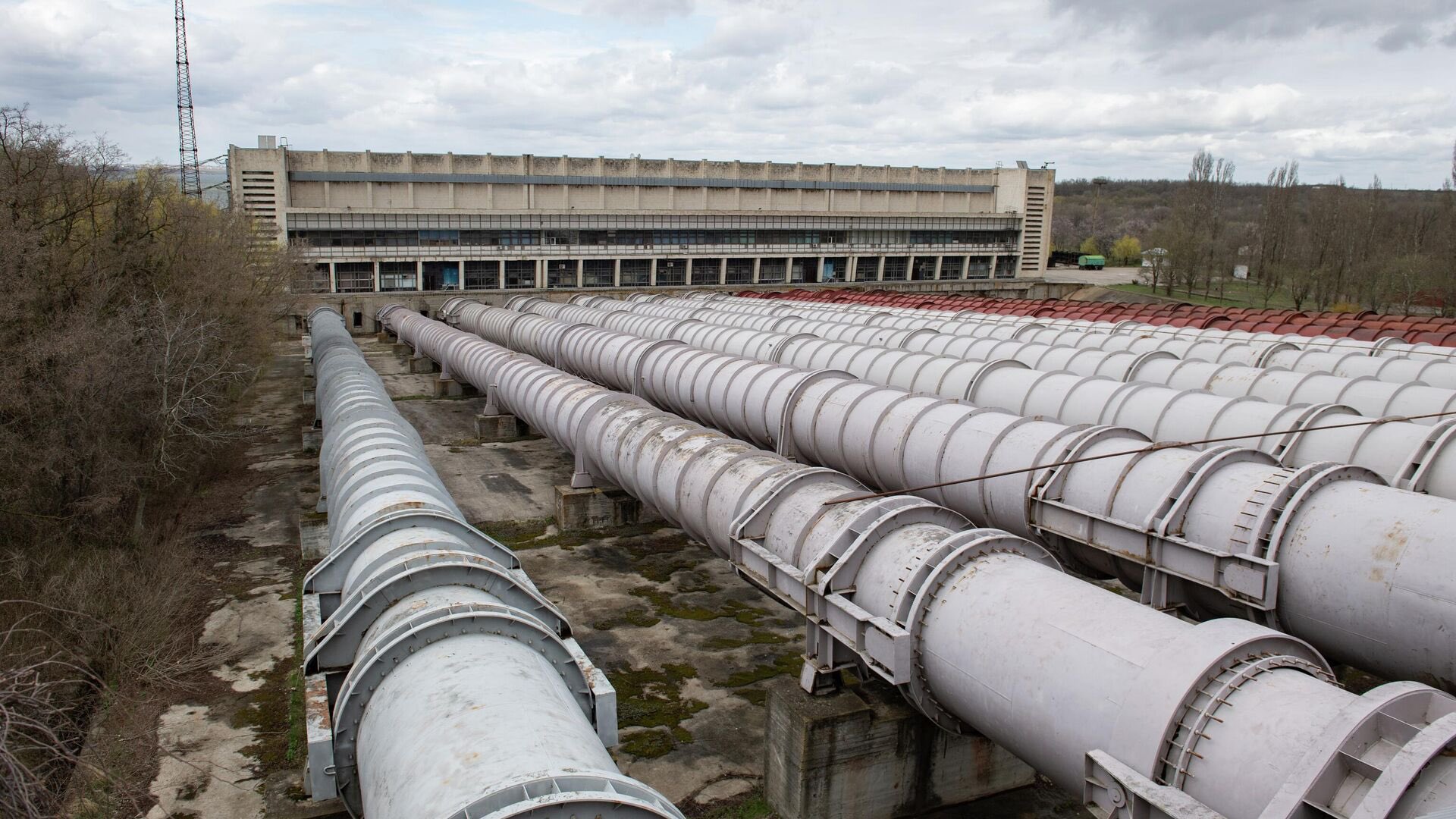 Ukraine forces seize Russian gas station to Europe, sanctions begin