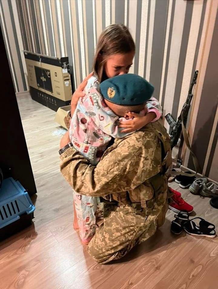A Ukrainian soldier reunites with his daughter
