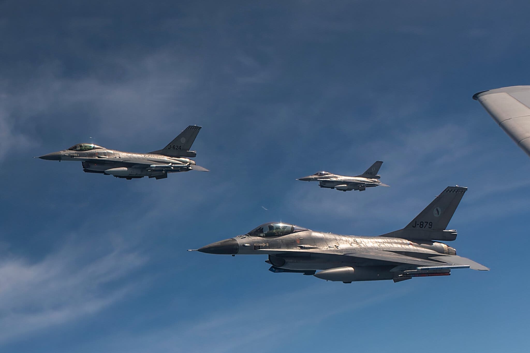 Romania to Fund Ukrainian Pilots’ F-16 Training from State Budget
