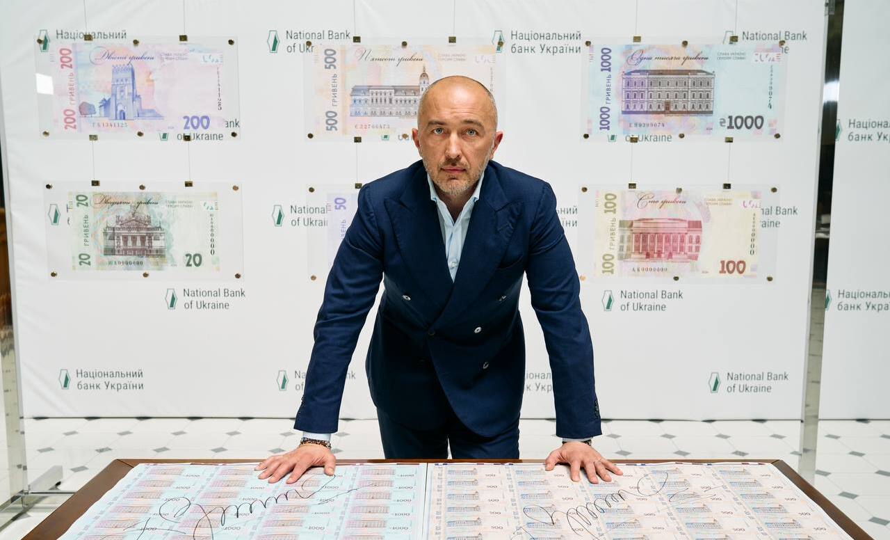 National Bank Head: Ukraine May Abandon Dollar for Euro