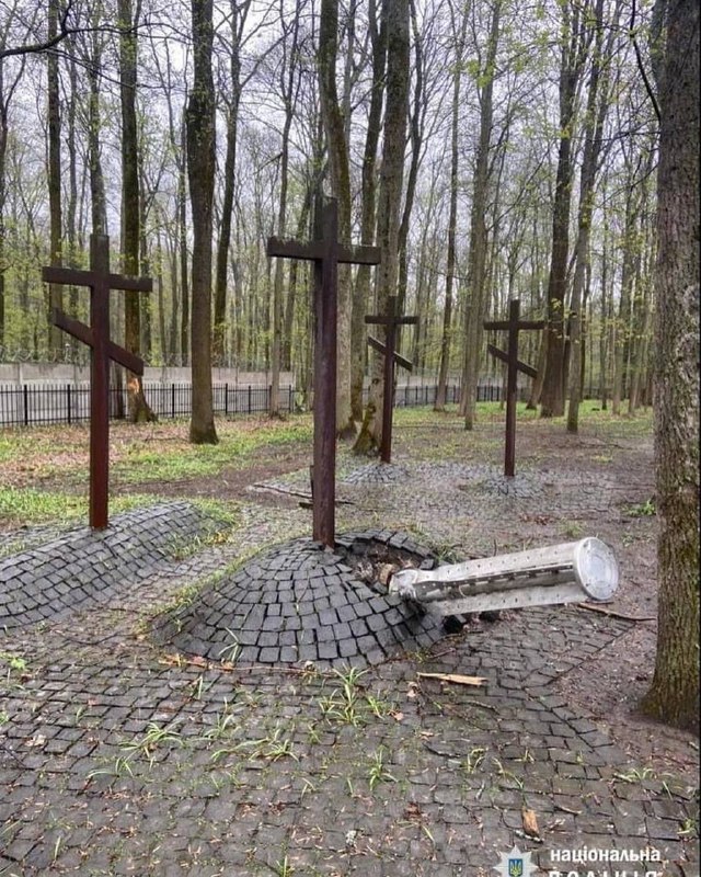 Submunition frappe cimetière à Kharkiv