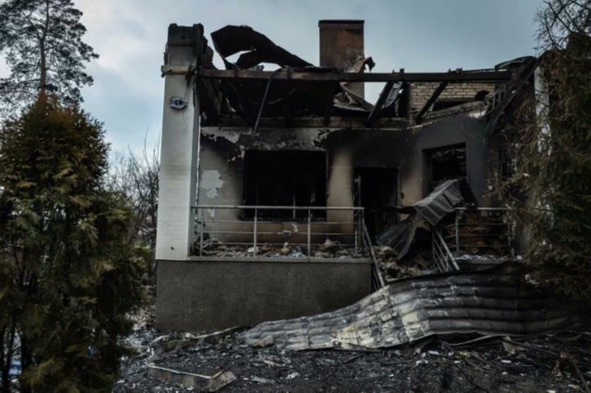 Russians burn Ukrainian Bibles, destroy building