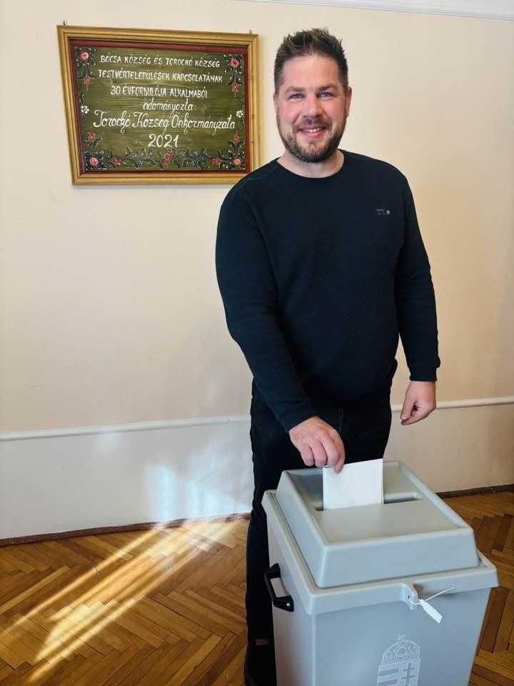 Fidesz Mayor Votes for Péter Magyar’s ‘Tisza’ Party, Citing Anti-Russian, Pro-European Stance