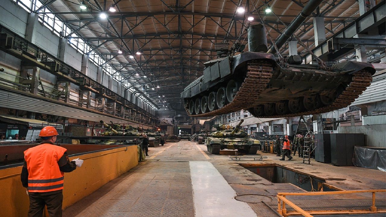 GUR: Kremlin conducts covert industrial mobilization, controlling defense plant personnel