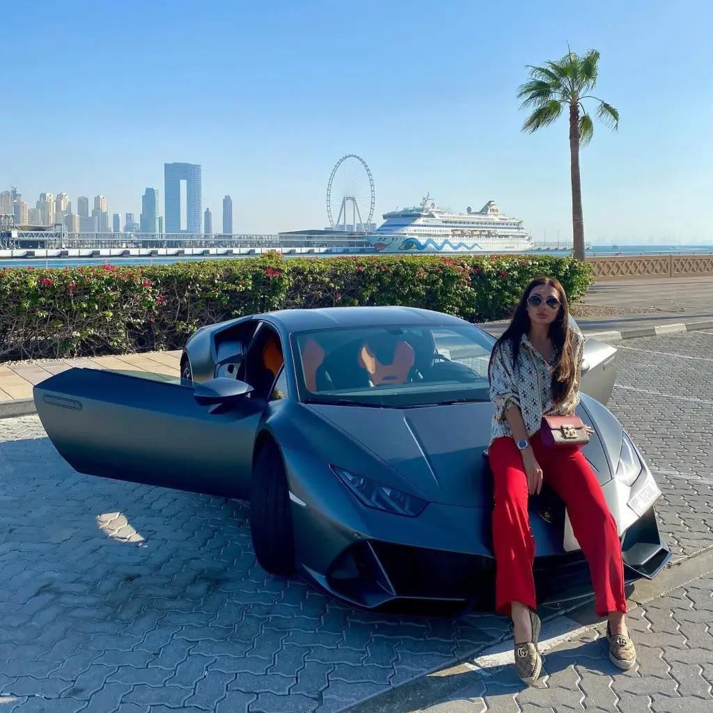 Russian “crypto queen” arrested for defrauding investors, sending funds to Ukraine