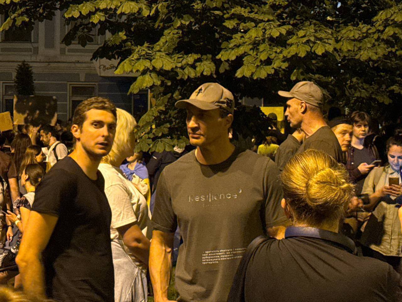 Klitschko brothers join Kyiv protests against anti-corruption measures
