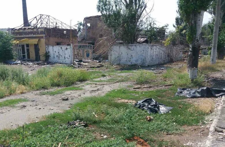 Civilian bodies still lie in streets of Mariupol