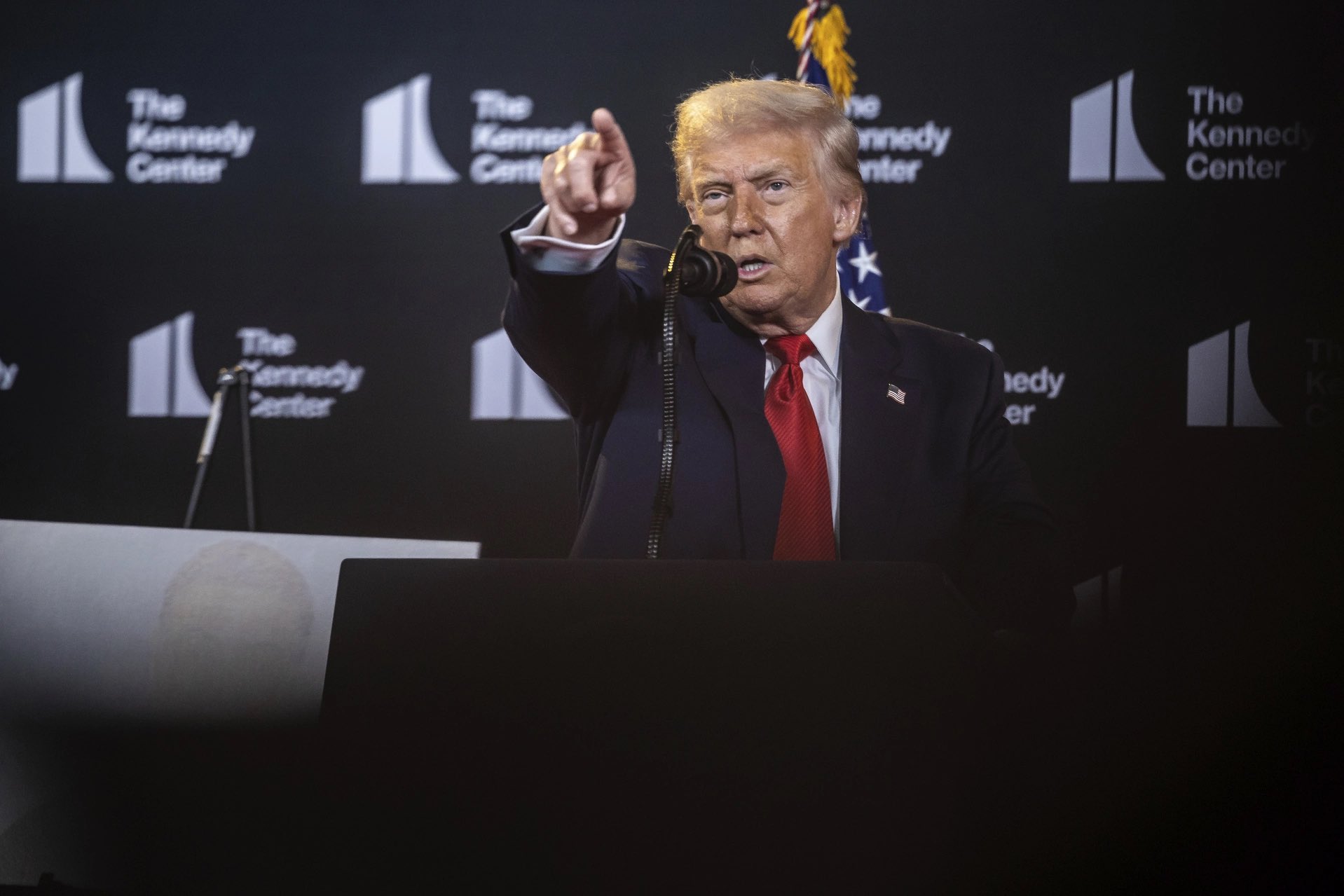 Trump Offers Security Guarantees to Ukraine