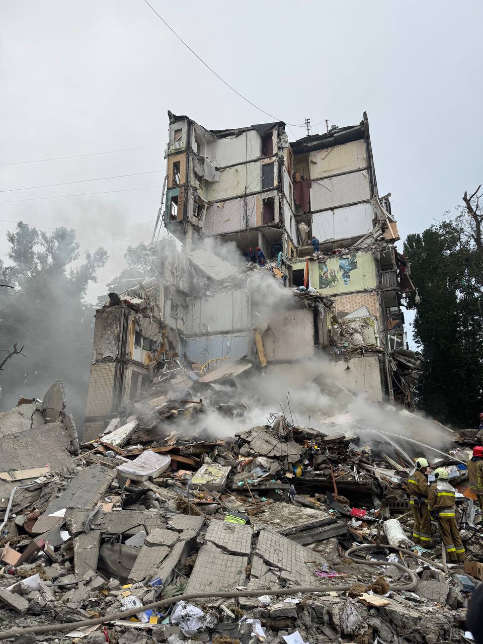 But many people don’t. This how Kyiv’s residential house looks now after russian missile direct arrival