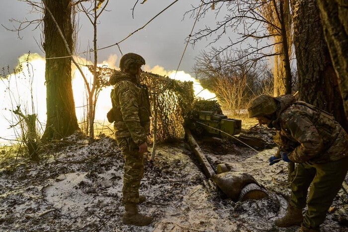 Toretsk situation difficult; enemy storms, razes city. Chasiv Yar enemy resumes activity.