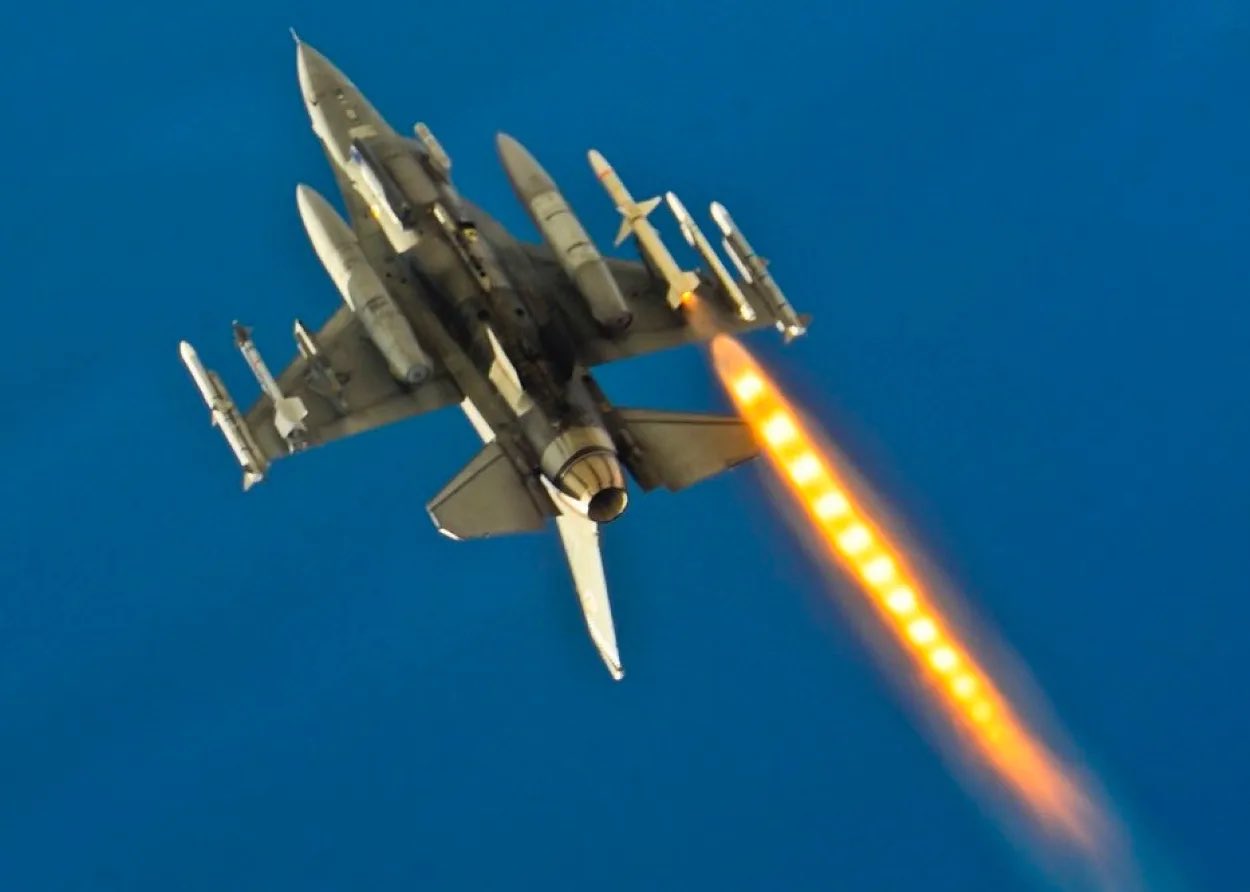 US to equip Ukrainian F-16s with missiles