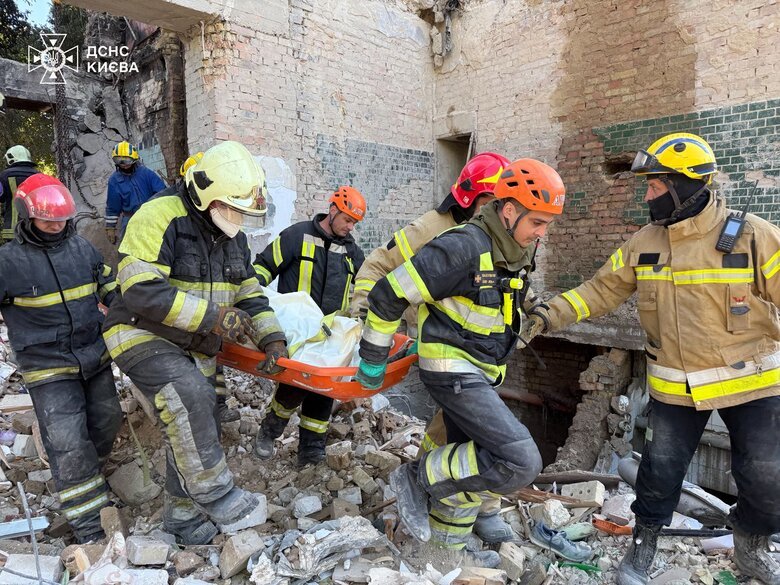Kyiv: 5 bodies found after strike on 9-story building, casualties 22
