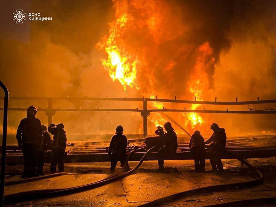 Liquidation d’un incendie industriel après attaque