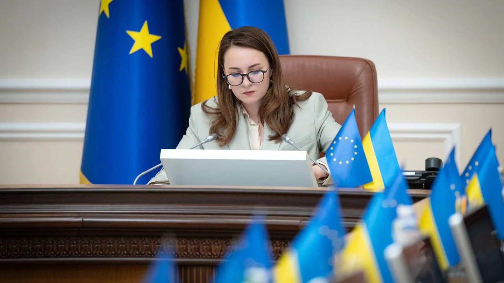 Cabinet changes budget due to EU loan