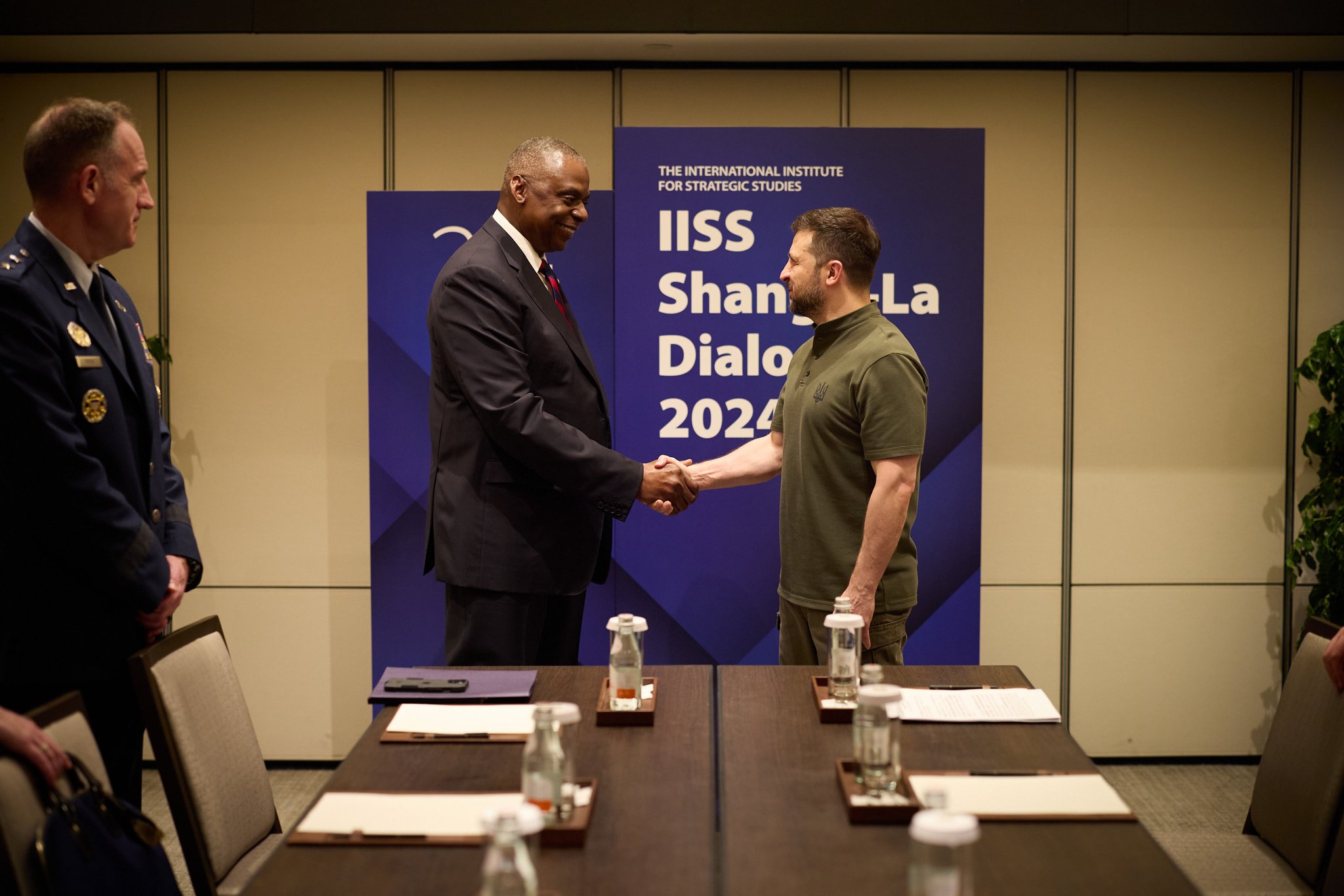 Zelensky meets Austin in Singapore