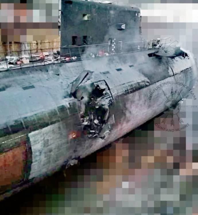 Ukrainian forces strike submarine, S-400 in Crimea