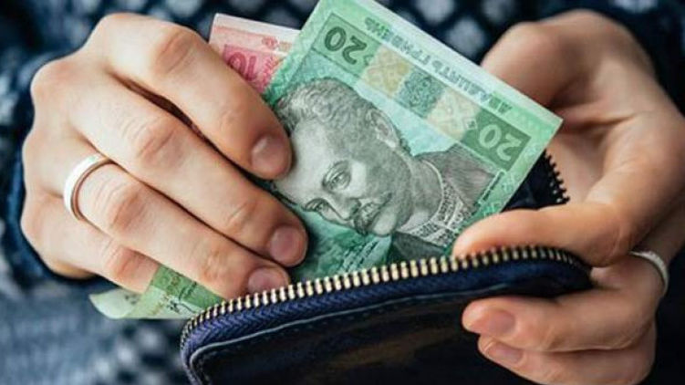 Ukrainians’ real wages to drop over 25% in 2022