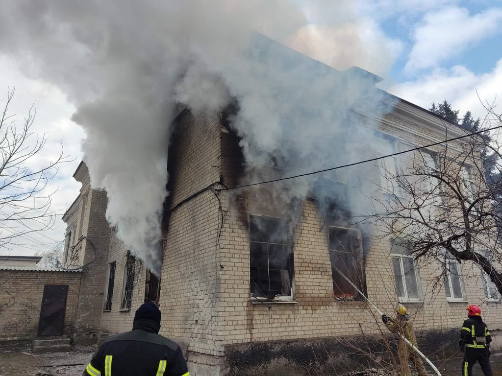 Russian strike destroys Mariinka children’s creativity house