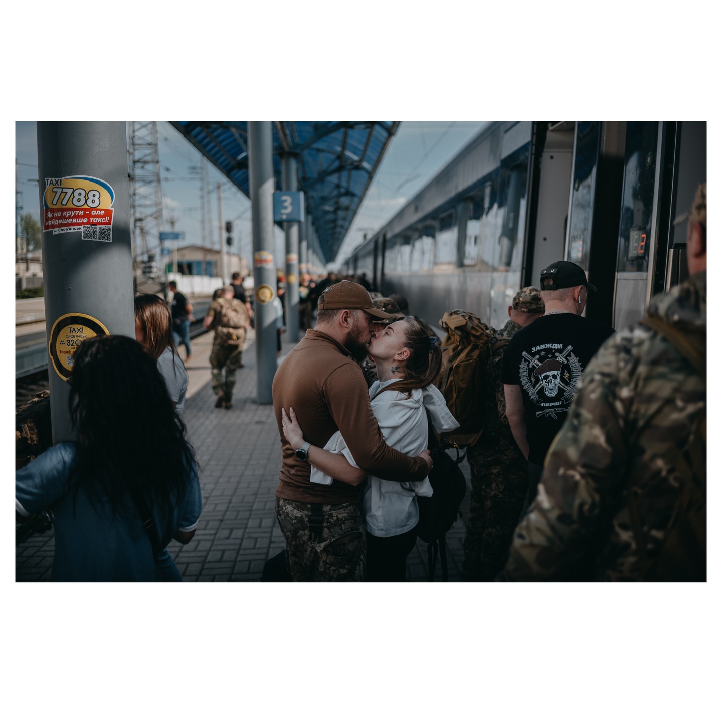 Ukrainian soldier reunites with beloved at Slovyansk railway station