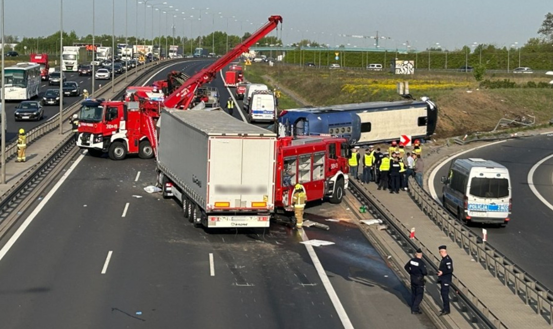 Double road accident near Warsaw: 15 Ukrainians injured, reports MFA