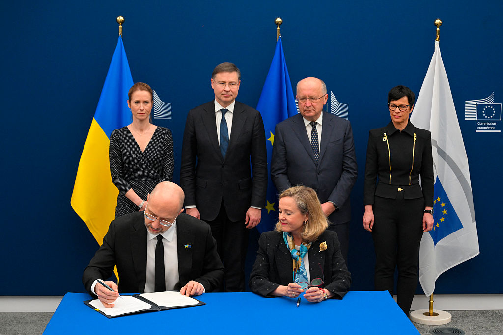 EU strengthens ties with Ukraine
