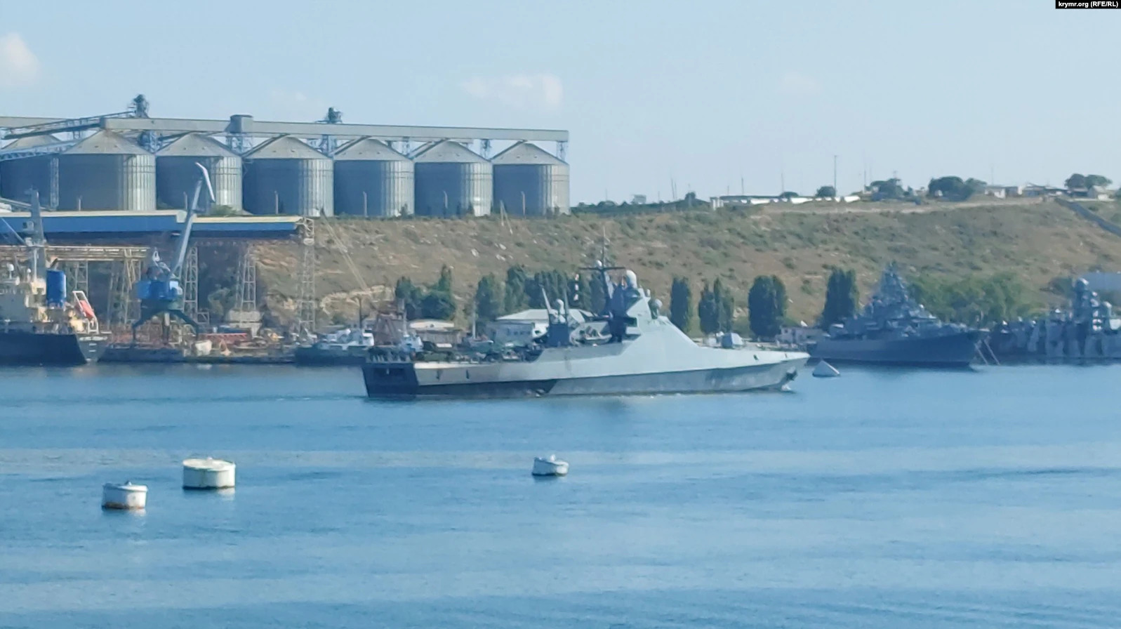 Russian ship enters Sevastopol with burnt stern