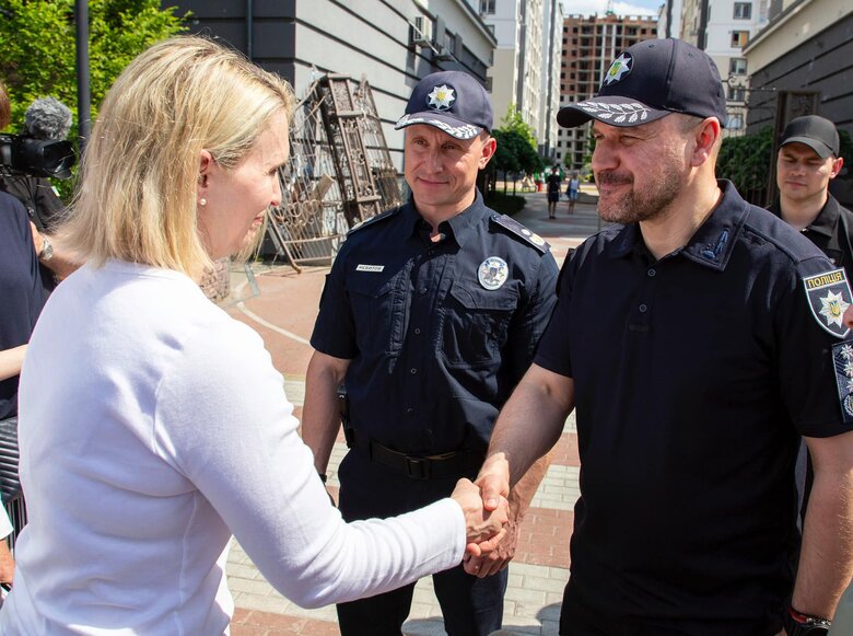 US Ambassador to Ukraine Bink visited Bucha (photo report)