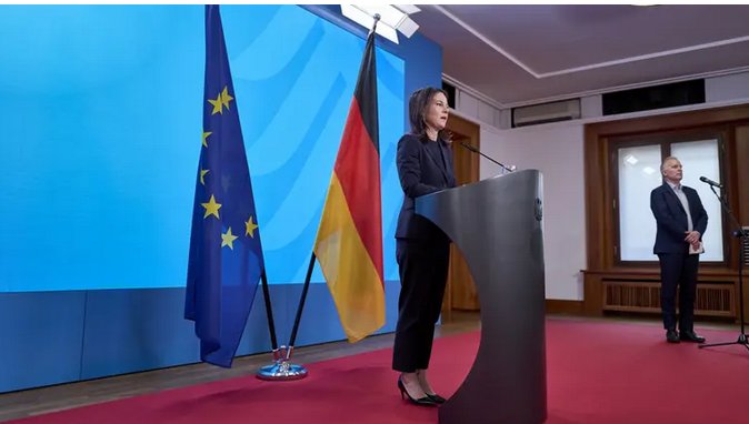 Baerbock exige déblocage aides UE à l’Ukraine