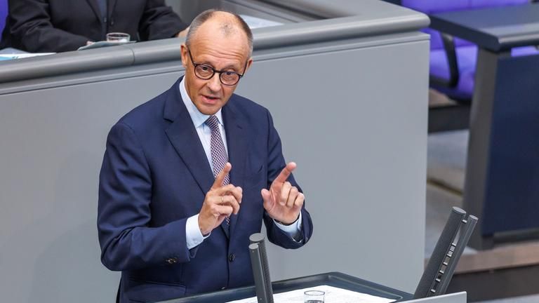 Merz proposes Ukraine interim EU associate member status with defense clause