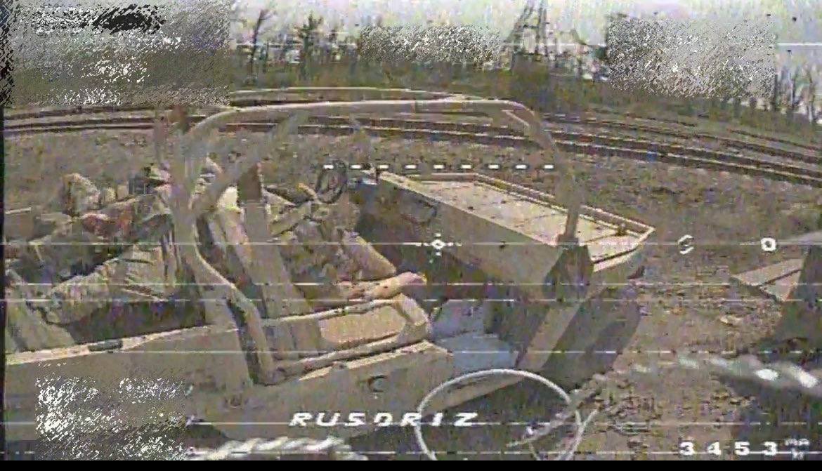 Ukrainian FPV drone strikes Russian Chinese buggy