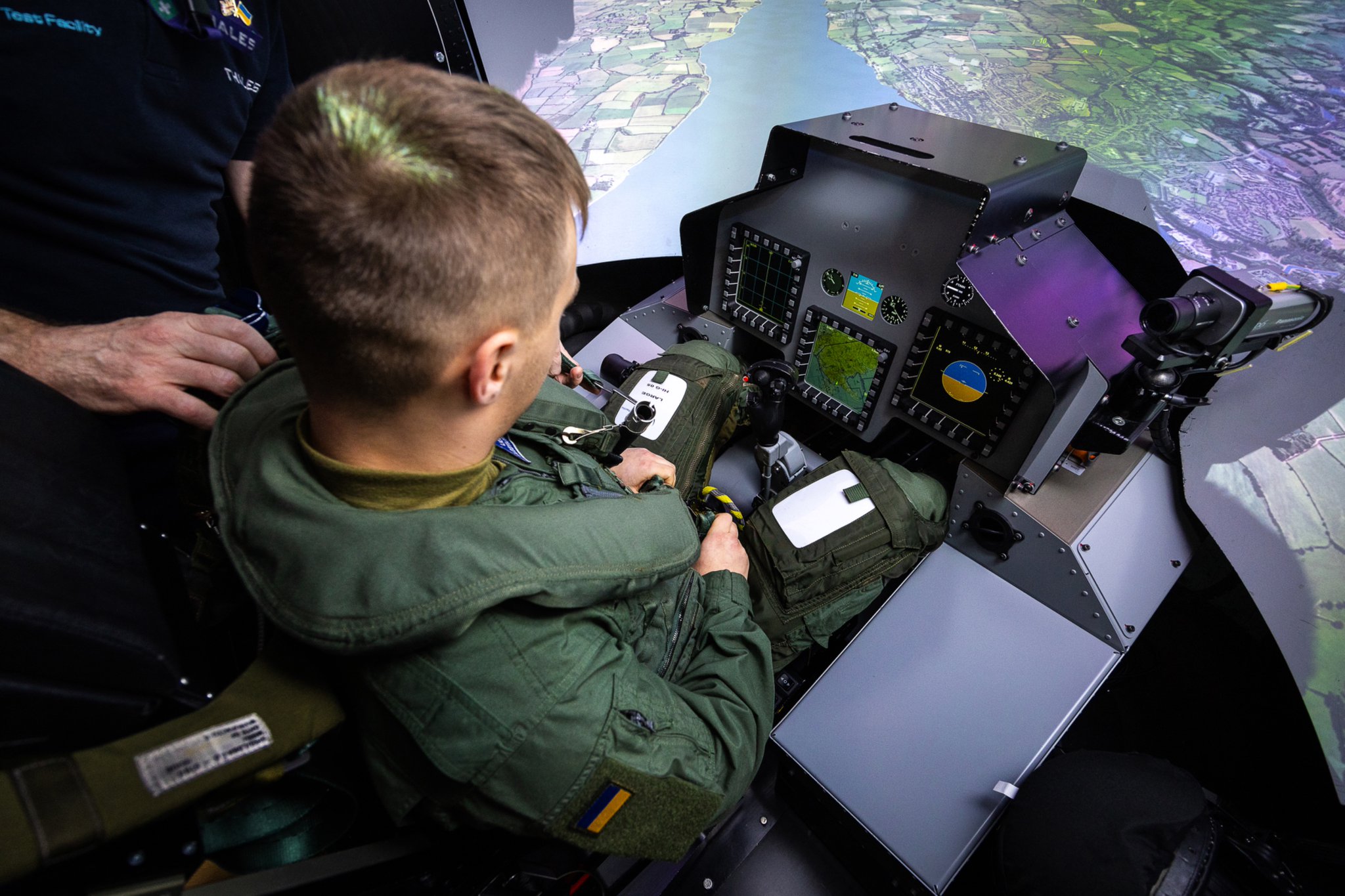 Democrats urge Pentagon to train more Ukrainian F-16 pilots