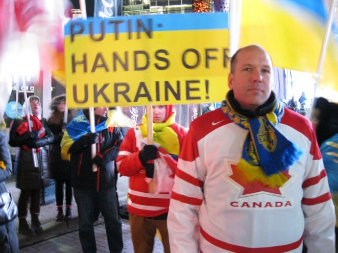 Ukrainian diaspora buys equipment for territorial defense