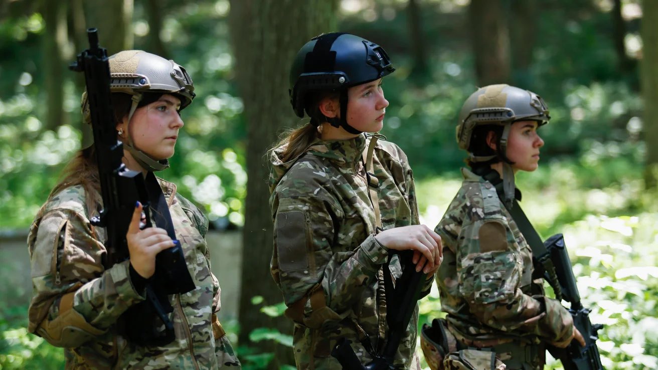 Ukraine: Over 75,000 Women in Armed Forces